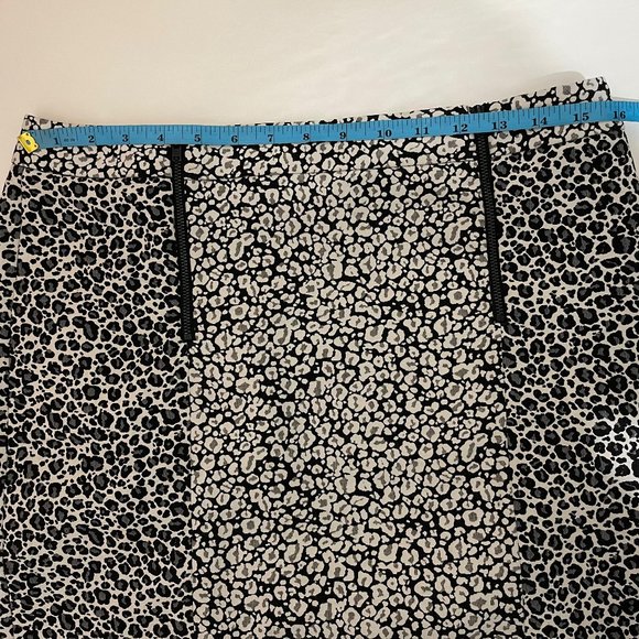 Ann Taylor Size 10 Black White Leopard Print Front Zipper Detail Pencil Skirt - Picture 7 of 7